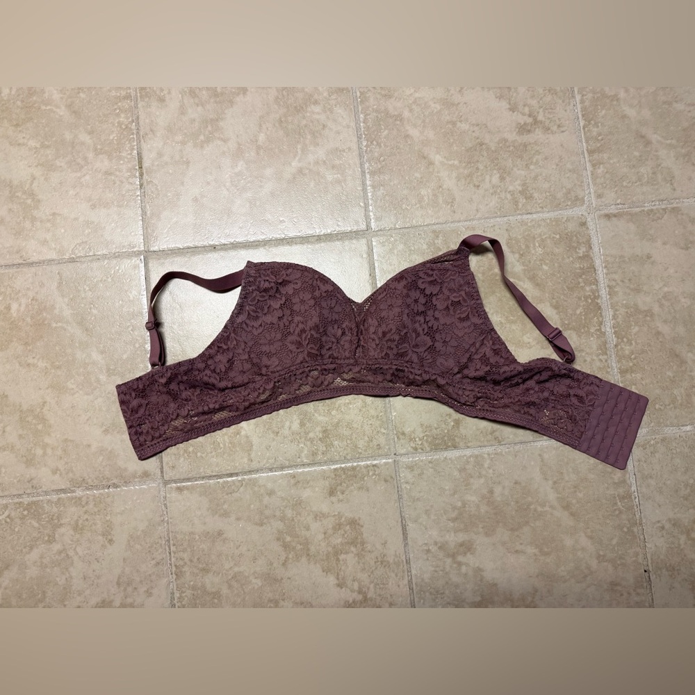 Knix Wireless Lace Bra M+ | Burgundy Floral Lace Bralette Style
